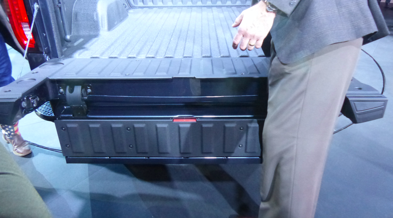 Illustration for article titled Here's Exactly How The 2019 GMC Sierra's Six-Way Tailgate Works